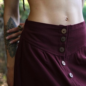 Falda Maxi Cruzada con Botones y Diseño Asimétrico, Estilo Bohemio para una Elegancia Fluida y Uso Diario - Product Image 2