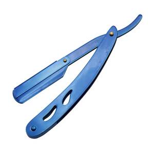 Ensemble de ciseaux de coiffure professionnels avec lames en acier inoxydable bleues et peigne noir pour une coupe de cheveux précise - Product Image 3