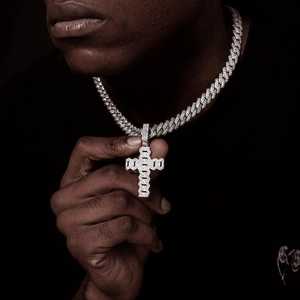 Colgante de cruz cubana estilo hip hop totalmente engastado, de plata de ley 925, moissanita de lujo, chapado en oro de 18K, engaste de garra, diamante Dvars - Product Image 4