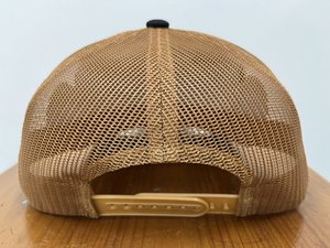 หมวกแก๊ปทรงทรัคเกอร์สีดำล้วน ปักลาย 2 มิติ/3 มิติ แบบกำหนดเอง หมวกแก๊ปทรงทรัคเกอร์ปักโลโก้ตามสั่ง 6 แผง โค้งมน ผลิตในเวียดนาม - Product Image 3