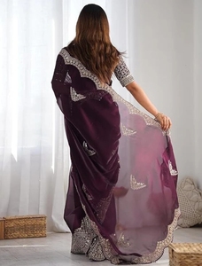 Sari de organza bordado y adornado con estampado floral de seda de Bollywood para fiesta - Product Image 2
