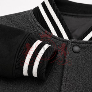 Veste Letterman gris anthracite classique avec col côtelé et boutons sur le devant, design streetwear élégant et décontracté - Product Image 3