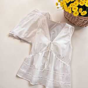 Conjunto de Pijama de Mujer con Top sin Mangas de Encaje Blanco Sólido y Cuello en V, y Pantalones Cortos - Ropa de Estar por Casa - Product Image 6