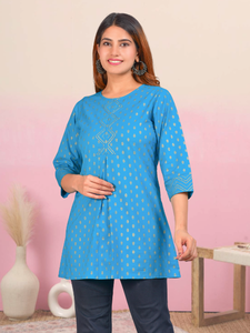 Kurti court en coton imprimé floral bleu sarcelle, élégant et décontracté, en tissu respirant et confortable, haut pour femme, idéal pour l'été et le quotidien. - Product Image 2