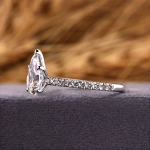 Bague de fiançailles en or blanc massif 14k taille poire diamant cultivé en laboratoire paramètres pavé à cinq griffes anniversaire de mariage certifié IGI - Product Image 5