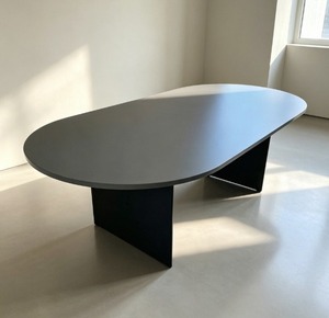 Table de conférence ovale extensible et durable, pieds en métal, design moderne, mobilier de bureau, usage commercial, modèle 12 places V-GO 18/24 - Product Image 1