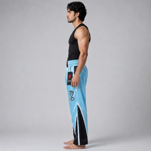 Pantalon de kick-boxing confortable, conçu avec un tissu doux, des coutures renforcées et une performance athlétique fiable. - Product Image 5
