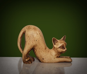 Handcrafted Resin Stretching Cat Statue Decorative Cat Figurine Home Accent Sculpture - Product Image 2