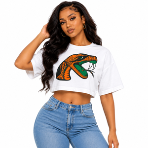 Camiseta Corta Personalizada para Mujer, Universidad Agrónoma y Misionaria de Florida (FAMU), Rattlers, Blanca, Oversize, con Gráfico de Mascota, Venta al Por Mayor, OEM - Product Image 3