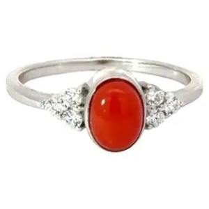 Anillo de cóctel cristiano de plata de ley 925 con coral de corte ovalado y diseño de alas con pavé para mujer de Mehrajuddin Gems, ideal para compromiso y boda. - Product Image 1