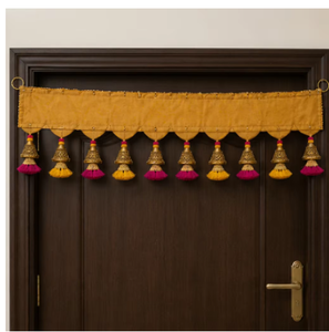 Toran Bandhanwar traditionnel ethnique à suspendre à la porte avec des médaillons ronds brodés multicolores et des pompons Jhumki - Product Image 2