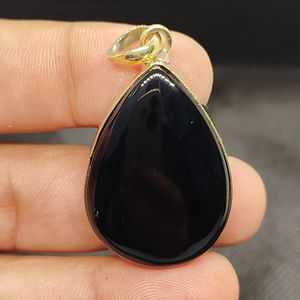 Collar con Colgante de Ónix Negro Natural en Bisel, Chapado en Oro, Forma de Pera, Joyería Moderna con Dijes de Latón para Mujer - Product Image 2