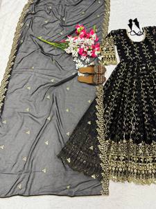 Ensemble de robe Anarkali en faux georgette de qualité supérieure pour femmes avec broderie de paillettes, pantalon Chudi et dupatta de créateur - Product Image 1