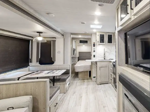 Camping-car de luxe d'occasion 2024 2023 2022 East To West A-l-t-a 2800KBH, caravane, motorhome, remorque de voyage - Product Image 3