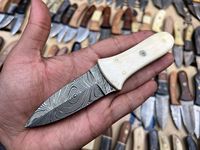 Couteau de chasse à lame fixe mini personnalisable OEM, lot de couteaux de poche à manche en bois en acier Damas pour usage industriel extérieur, pour détaillants