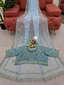 Sari Lehenga de Seda Georgette Pesada Vichitra Kritva de Moda, Listo para Usar, Ideal para Bodas Tradicionales, Graduaciones y Fiestas de Verano. - Product Image 4