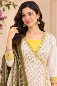 Sublimez votre garde-robe ethnique vibrante avec ce magnifique ensemble jaune brodé en coton pour femme, col en V, manches trois quarts, séchage rapide - Product Image 3
