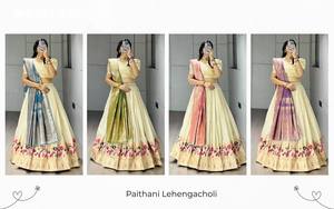 Collection Premium de robes Paithani en soie avec des motifs Butti légers sur toute la surface et une bordure en Zari doré avec un motif floral, en vente en gros. - Product Image 5