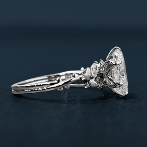 Anillo de Compromiso Clásico con Diamante Cultivado en Laboratorio Certificado por IGI de 1.58 Quilates, VVS2 F, Ovalado, Oro Blanco con Baño de Rodio, Venta al Por Mayor - Product Image 3