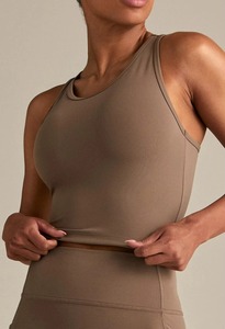 Chaleco Deportivo Personalizado al por Mayor para Mujer, Tallas Grandes, Transpirable, de Spandex/Poliéster, Top de Yoga con Diseño Frontal Lavado para Fitness y Gimnasio - Product Image 3