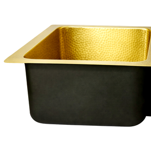 Fregadero de cocina de diseño tradicional con doble cubeta, acabado brillante en latón pulido, para cocina moderna. - Product Image 3