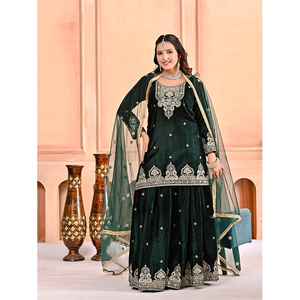 La Mejor Colección de Ropa India Festiva de Diseñador: Traje Sharara de Terciopelo Pesado Puro con Bordado de Lentejuelas - Product Image 1