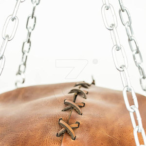 Sacs de frappe professionnels en cuir robuste pour salle de sport avec système de suspension sécurisé de qualité supérieure pour une durée de vie prolongée - Product Image 2