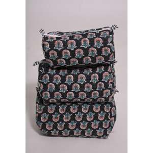 Pochette de maquillage en coton à imprimé floral fait main Lavinas, pochette de maquillage du Rajasthan, organiseur de voyage pour femmes, fermeture éclair, tendance mode, imperméable - Product Image 1