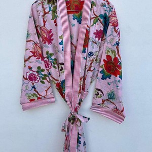 Bata de algodón con estampado floral para mujer, manga larga, cuello oblicuo, longitud completa, ropa de dormir informal suave, bata de baño estilo kimono con estampado rosa - Product Image 1