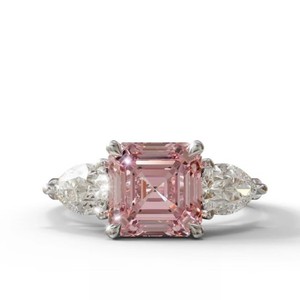 Anillo de Compromiso y Matrimonio Clásico con Diamante Rosa Corte Princesa, Chapado en Oro de 18K y Rodio, Certificado IGI, con Piedra Lateral en Forma de Pera - Product Image 1