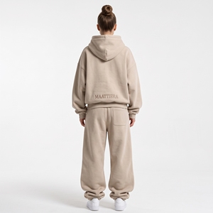 Ensemble de survêtement décontracté de luxe minimaliste pour femme, couleur beige, avec sweat à capuche oversize et pantalon de jogging, tenue de détente assortie, vêtements de streetwear, vente en gros - Product Image 2