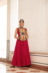 Robe ethnique traditionnelle rouge en coton pour femmes, longue jusqu'au sol, avec broderie, coupe ample, style Diwali Inde Pakistan - Product Image 5