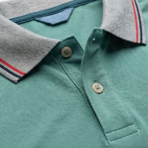 Polo en piqué de coton uni pour homme, manches courtes, décontracté, respirant, tissu tricoté, coupe classique, vert avec col à bordure grise - Product Image 4