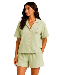 Ensemble de pyjama pour femme personnalisé vert clair, manches courtes, boutonné, vêtements de nuit doux et respirants, vêtements de détente décontractés pour l'été - Product Image 1
