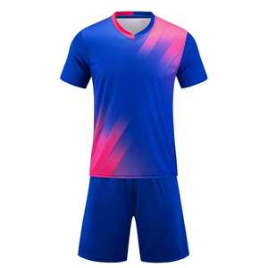 Ensembles de football personnalisés pour adultes, respirants, à séchage rapide, maillots et shorts de football sublimés unisexes, logo personnalisé, entraînement et matchs de club - Product Image 3