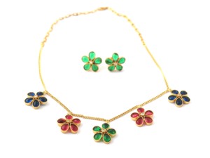 Parure de bijoux en quartz multi-gemmes en forme de fleur - Collier et boucles d'oreilles faits à la main en laiton plaqué or 18 carats - Product Image 3