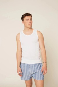 Débardeurs de sport personnalisés pour hommes – Confortables, respirants, design unique et tendance pour la musculation, en maille de polyester - Product Image 3
