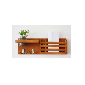 Porte-clés mural en bois contemporain pour entrée, accessoire pratique conçu pour favoriser une organisation soignée et une présentation intérieure élégante - Product Image 4