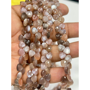 Cuentas facetadas de piedra lunar natural color chocolate en forma de corazón, tamaño 6-7 mm aprox. Cadena de 8 Pulgadas - Product Image 1