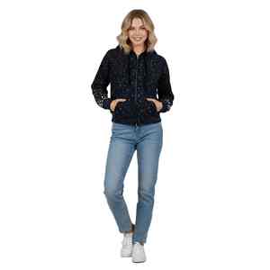 Sudadera con capucha personalizada con pedrería, estilo moderno, aspecto premium, tela de alta calidad, para uso urbano o informal. - Product Image 4