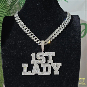 Collier pendentif de luxe « 1st Lady » avec chaîne cubaine sertie de pierres, bijoux hip-hop pour femmes et hommes - Product Image 1