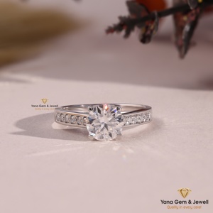 Anillo de Diseño Clásico Solitario con Corte Redondo para Mujer, Diamante Cultivado en Laboratorio CVD, Oro Sólido de 14K, 1.00 Quilates, Certificado IGI, Claridad VVS2, Color D - Product Image 1