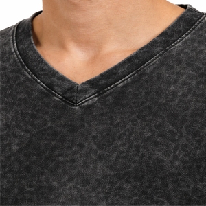 Camiseta Negra Oversize con Cuello en V para Hombre, Estilo Vintage, Casual, Cómoda, de Algodón Premium Tejido, Ecológica - Product Image 4