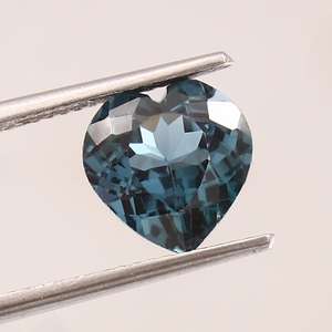 Pierre précieuse en tourmaline bleu-vert du Mozambique en forme de cœur, naturelle, taillée, haute clarté, qualité supérieure, pour la fabrication de bijoux - Product Image 1