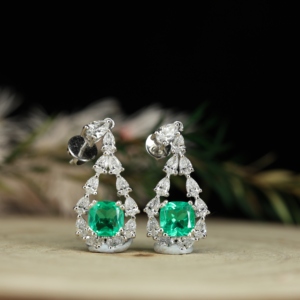 Nuevos Pendientes de Plata S925 con Moissanita Verde en Forma de Pera y Engaste Curvo, de Lujo Ligero, Exquisitos y de Alta Calidad para Mujer - Product Image 1
