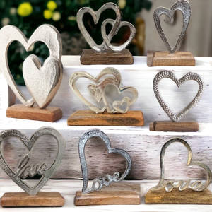 Diva Collections Luxueux Argent Coeur Sculpture Art Déco Élégant En Aluminium et Base En Bois Maison De Mariage Ornement Cadeau D'anniversaire - Product Image 1
