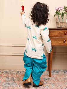 Ensemble traditionnel ethnique pour garçons : Kurta en coton à imprimé voiture et pantalon Dhoti vert sarcelle – Tenue confortable et festive pour tout-petits - Product Image 3