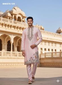 Collection de vêtements de mariage de créateurs, dernières tendances, en soie avec broderies Daman et multicolores, ensemble kurta-pantalon, fournisseur mondial. - Product Image 2