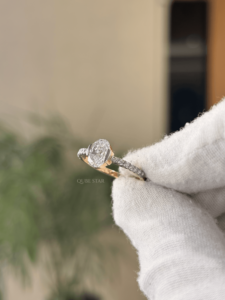 Anillo de compromiso de lujo para mujer, oro de 18 quilates, diamante ovalado de 2.12 quilates cultivado en laboratorio, montura pavé, talla US 6 - Product Image 4