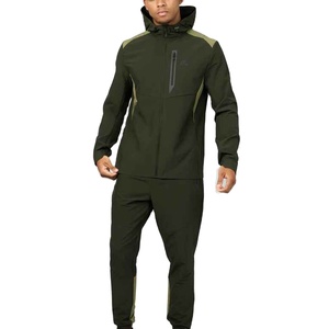 Ensemble de survêtement coupe-vent personnalisé pour homme avec veste zippée et pantalon de jogging en nylon, avec logo personnalisé, ensemble de vêtements de sport légers - Product Image 1